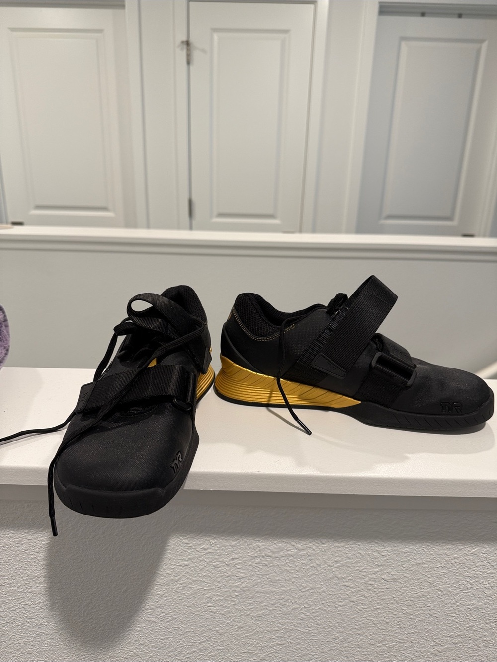 TYR Squat University L1 Lifters Black and Gold Men’s 6/Womens 7.5